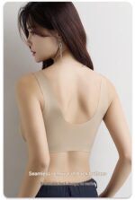2-piece seamless backless sports bra set; one-piece sports bra that makes fuller busts appear smaller and provides support. Wire-free bra. - Image 5